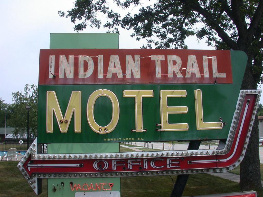 Indian Trail Motel Wisconsin Dells Exterior photo