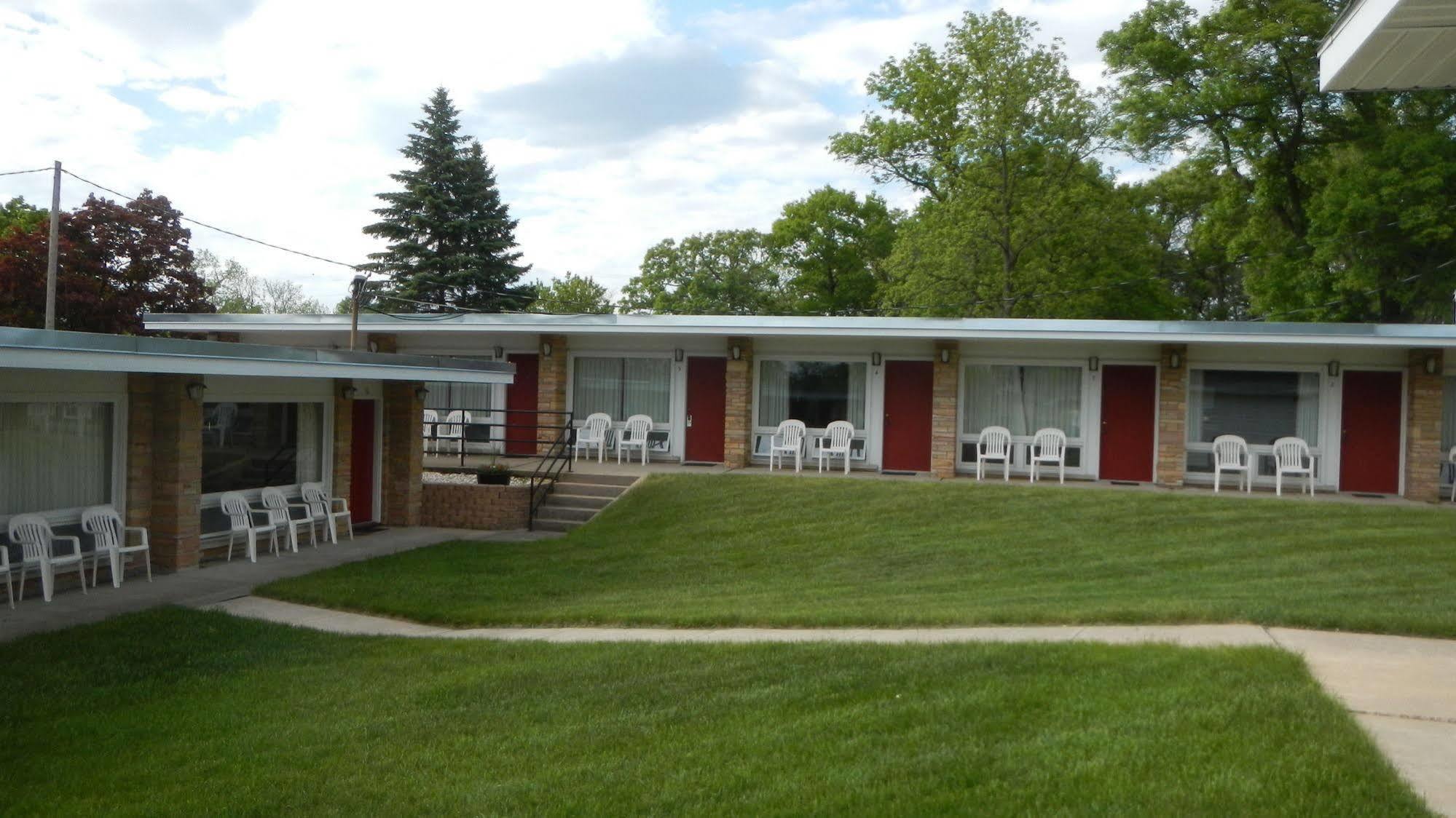 Indian Trail Motel Wisconsin Dells Exterior photo