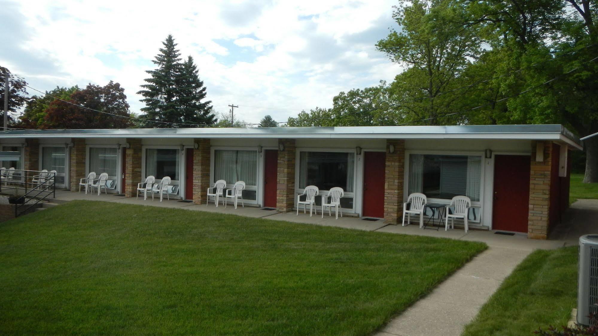 Indian Trail Motel Wisconsin Dells Exterior photo