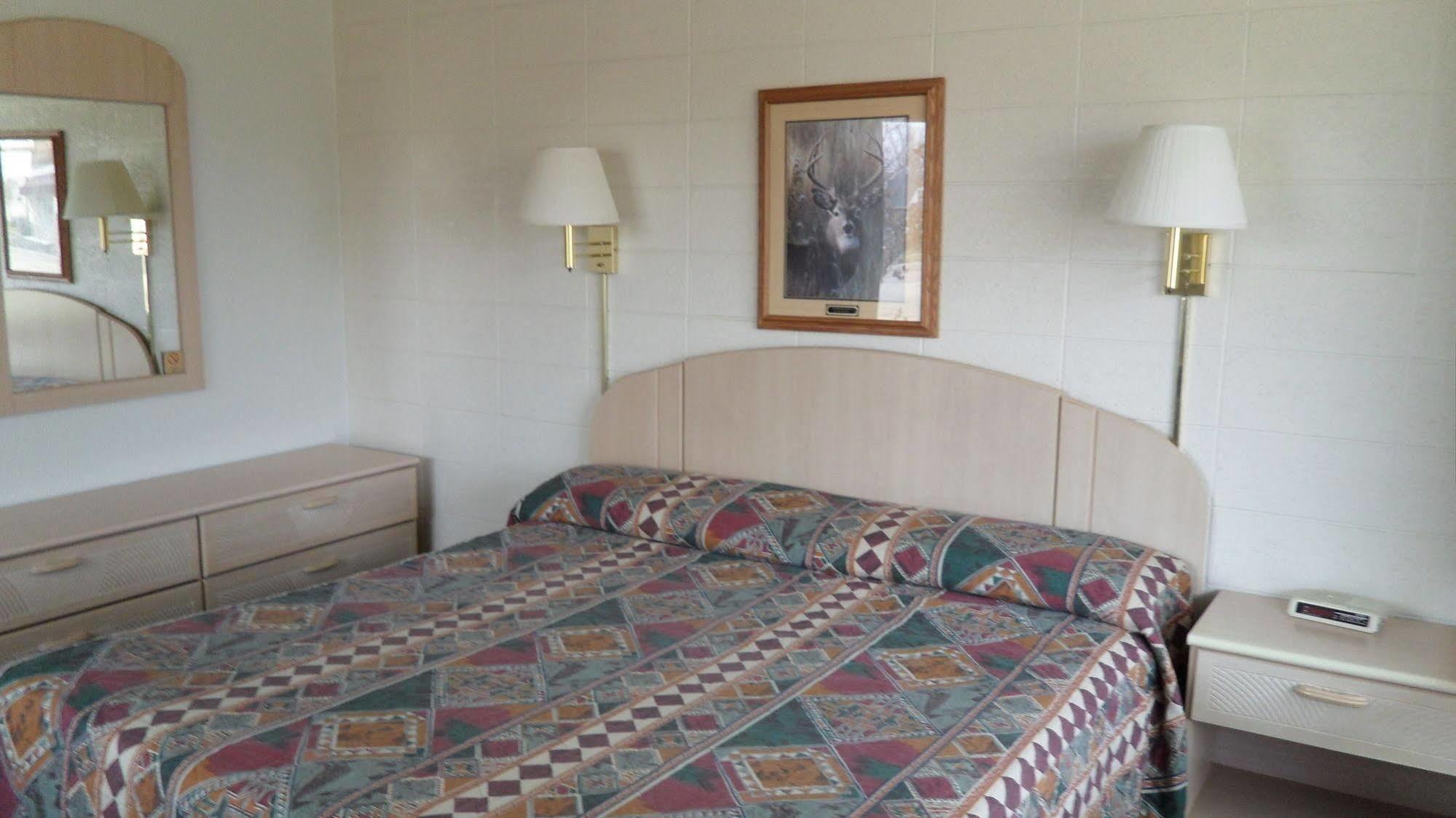 Indian Trail Motel Wisconsin Dells Exterior photo